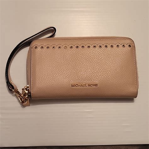 michael kors large scalloped leather smartphone wristlet|Michael Michael Kors Women`s Large Scalloped Leather .